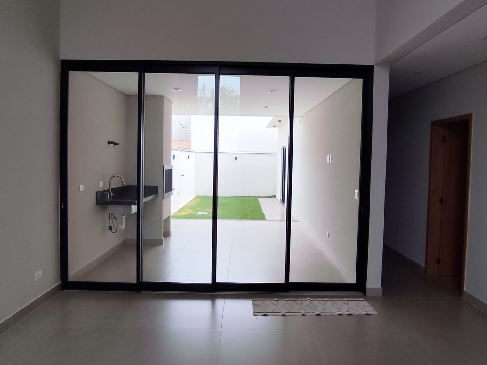 foto do anúncio Casa à venda no Jardim Chamonix, região Leste de Londrina/PR. Residência nova com 161m² de construção em terreno de 250m², pronta para morar!